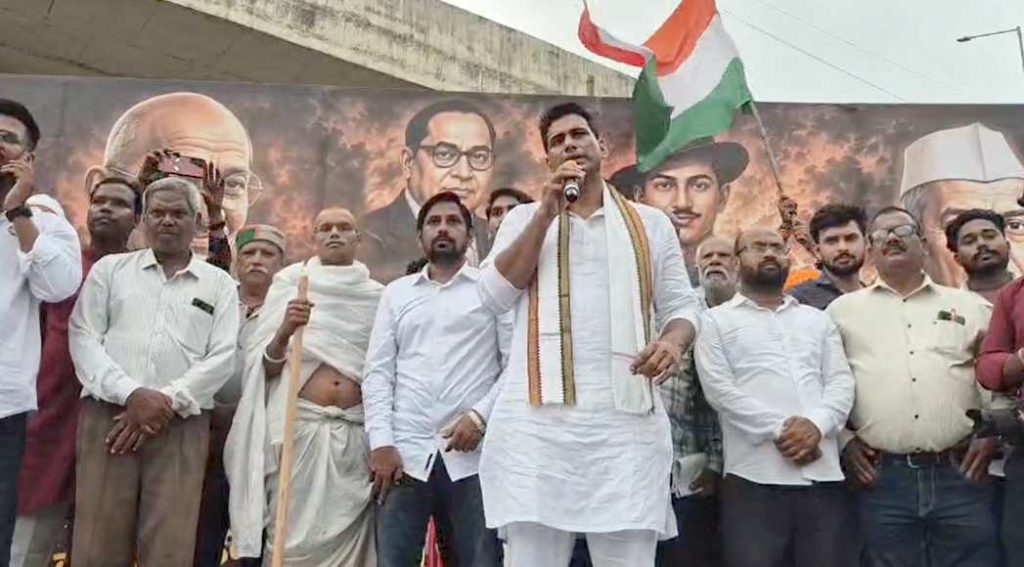 टाउनशिप में आवास खाली कराने के नोटिस के खिलाफ युवा कांग्रेस का प्रदर्शन…