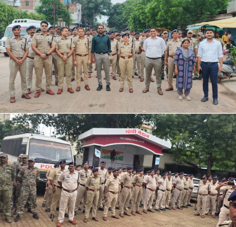 जन्माष्टमी और गणेशोत्सव से पहले धमतरी में पुलिस का फ्लैग मार्च, असामाजिक तत्वों को सख्त संदेश